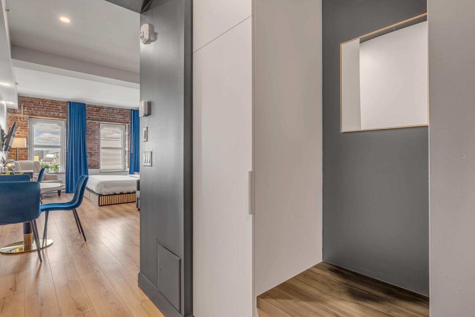 Initial / Polo / Centre-Ville De Quebec Extérieur photo